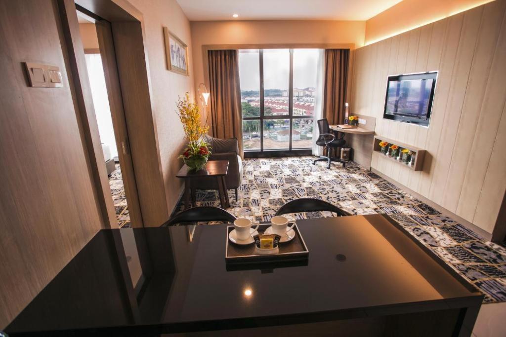 V8 Hotel Johor Bahru Exterior foto
