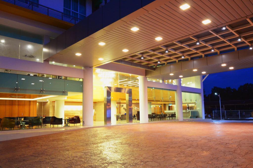 V8 Hotel Johor Bahru Exterior foto